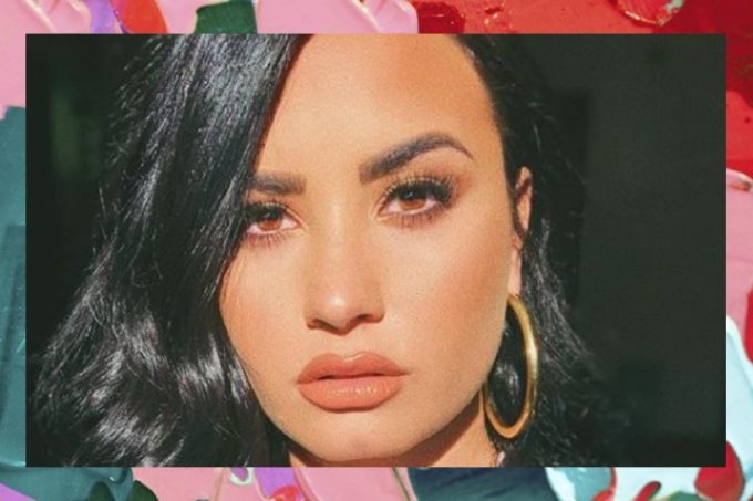 Demi Lovato makes adorable tattoos with words about love in hand