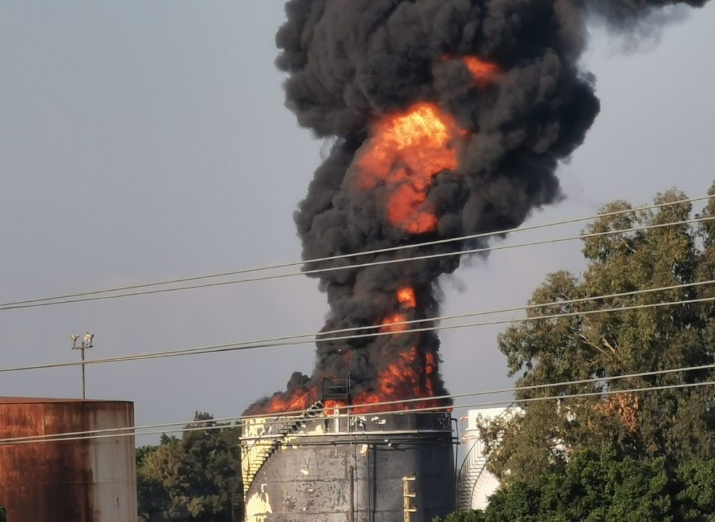 Firefighters control a fire that ravaged a fuel tank in southern Lebanon |  Globalism