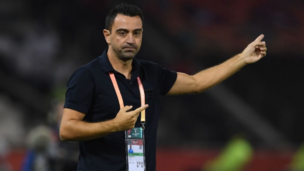 The newspaper mentions that Xavi, Gallardo and three other technicians to take over from Koeman