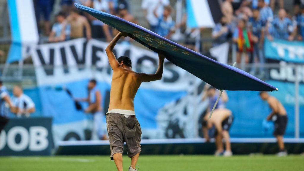 Justice bans Grêmio organizers for 180 days and bans Arena . sector