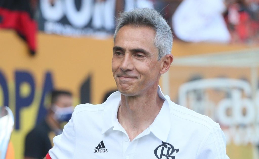 “One of the best in the world”;  Flamengo fans “melt” pregnant Paulo Sousa and plead with him to always play